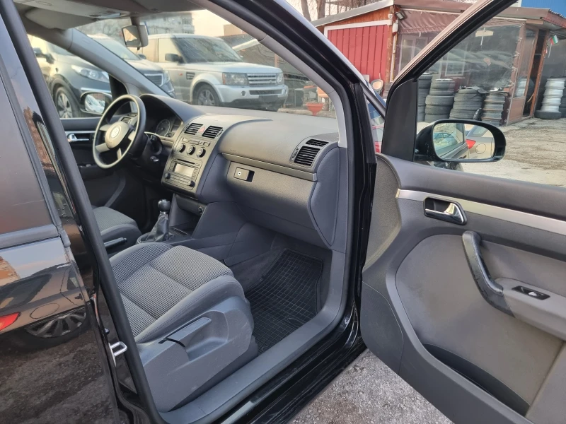 VW Touran 2.0TDI , снимка 15 - Автомобили и джипове - 49280071