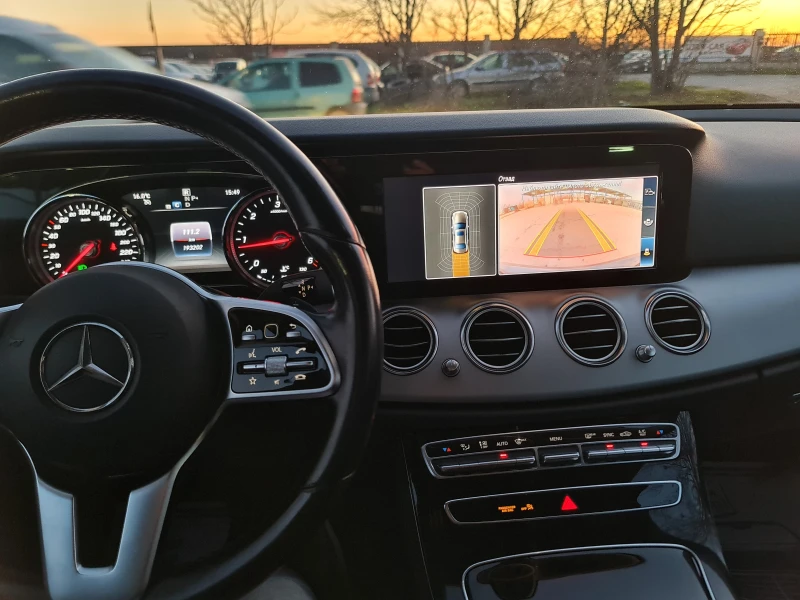 Mercedes-Benz E 220 ТОП ЦЕНА/AMG, снимка 15 - Автомобили и джипове - 53037781
