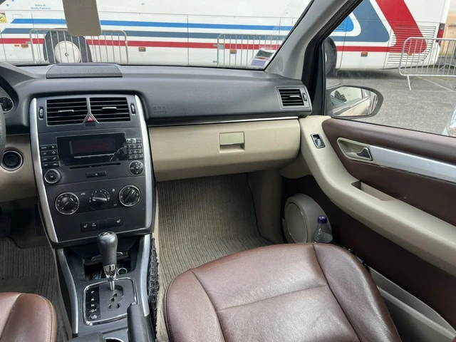 Mercedes-Benz 180, снимка 11 - Автомобили и джипове - 55645279