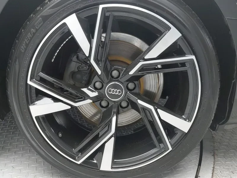 Audi A4 40 TFSI, снимка 17 - Автомобили и джипове - 55923002