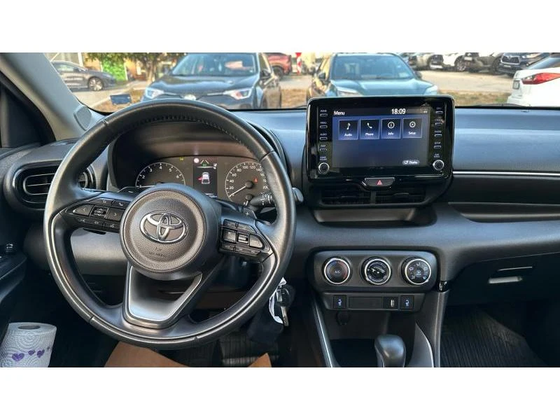Toyota Yaris CHIC, снимка 8 - Автомобили и джипове - 56482122