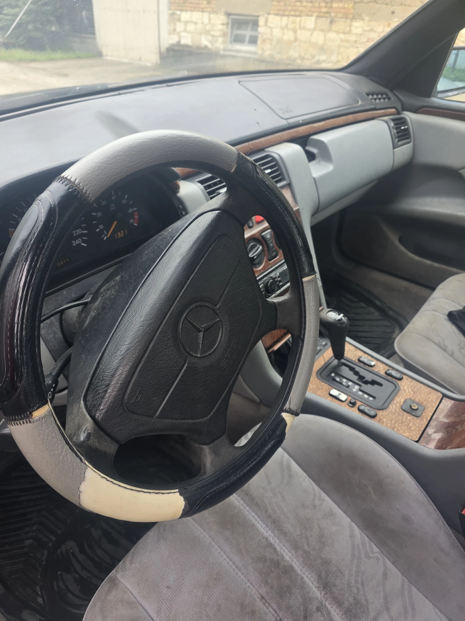 Mercedes-Benz E 220  - изображение 4