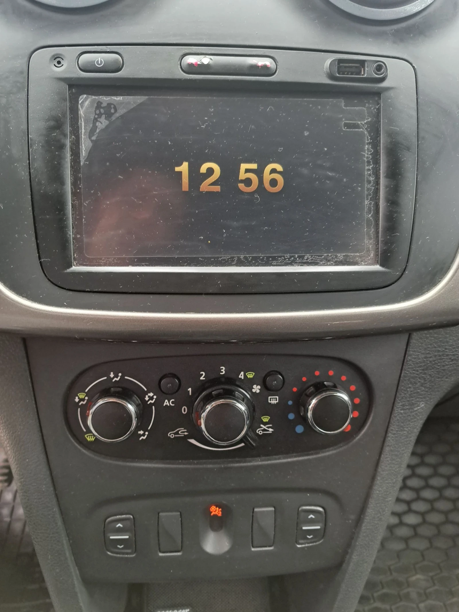 Dacia Sandero 1.2 - изображение 7