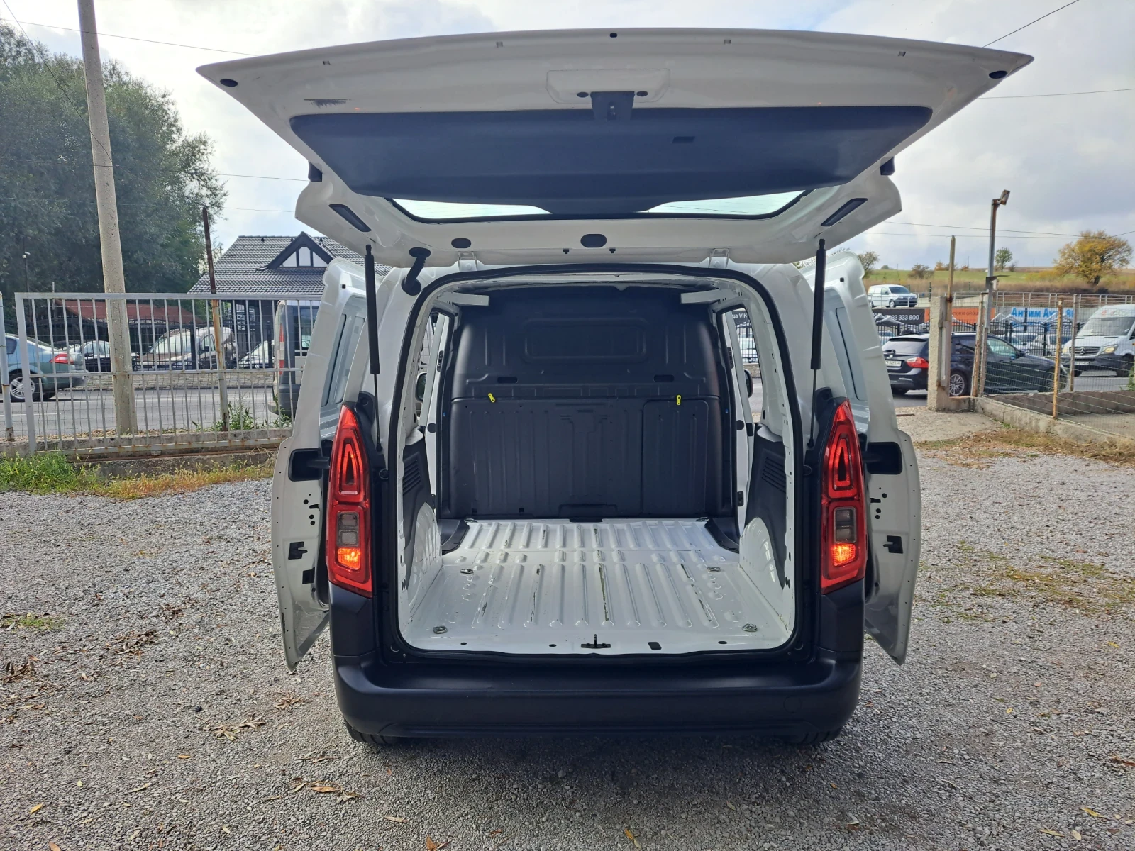 Citroen Berlingo 1.5HDI - ДВЕ СТРАНИЧНИ ВРАТИ - 130 000км - изображение 5