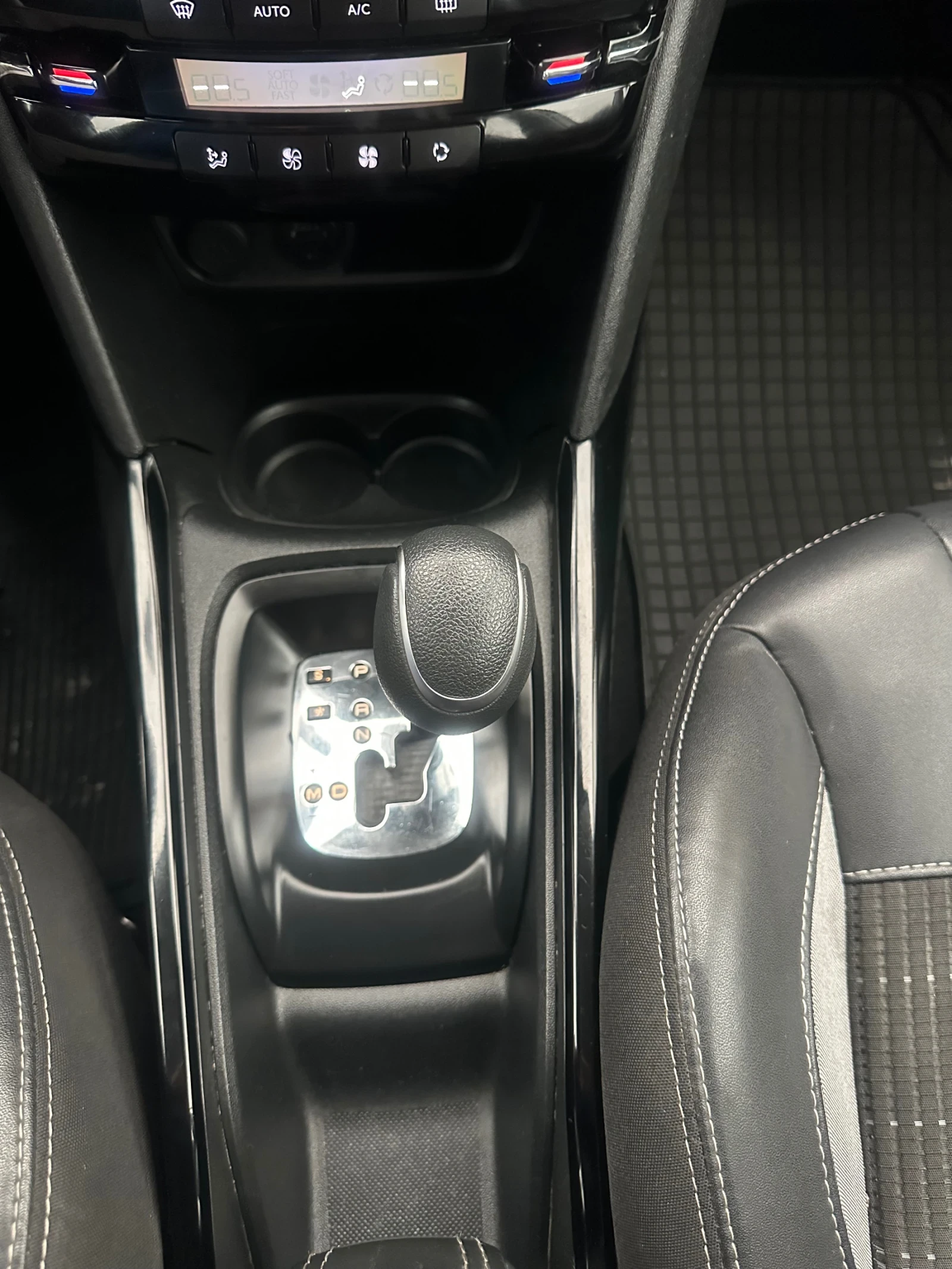 Peugeot 2008 1.2 PureTech Allure | Mobile.bg   11