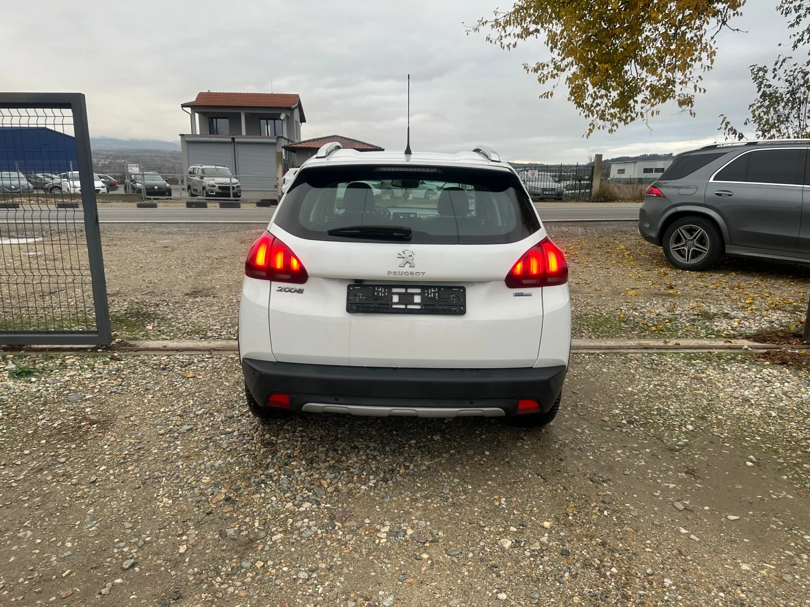 Peugeot 2008 1.2 PureTech Allure | Mobile.bg   6