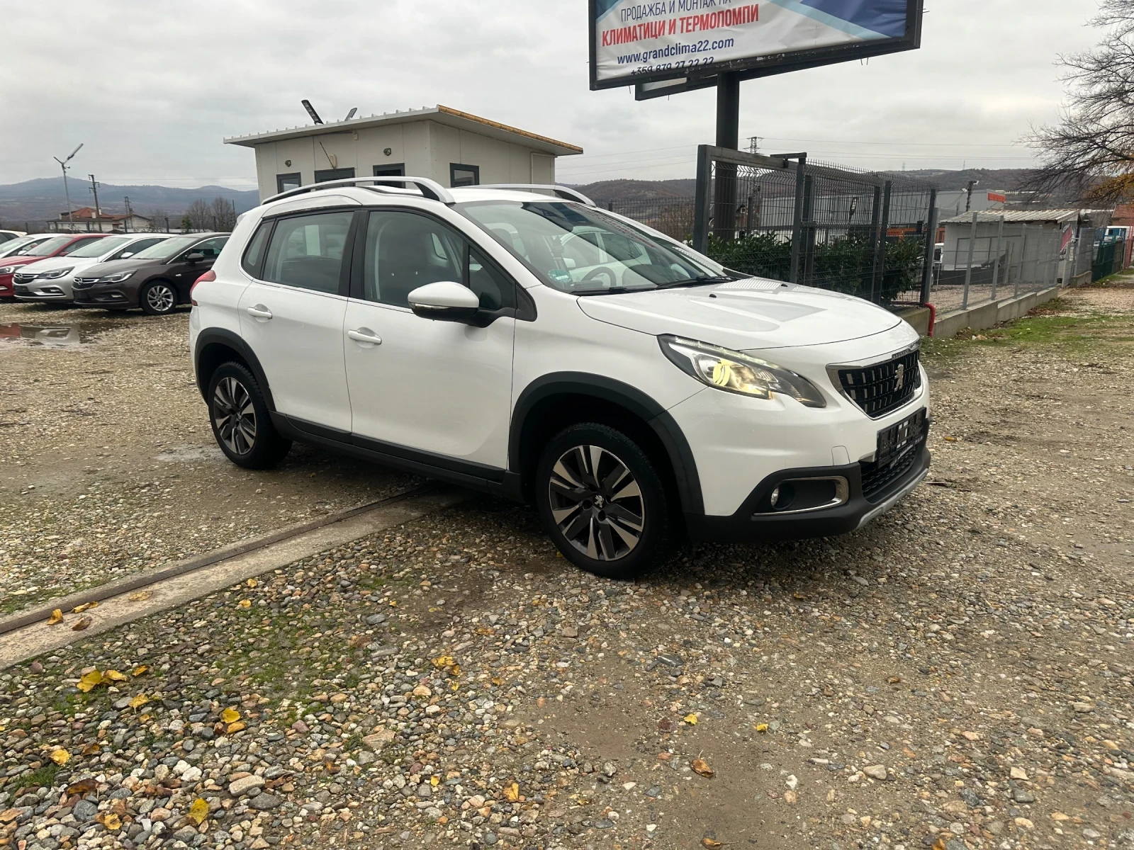 Peugeot 2008 1.2 PureTech Allure | Mobile.bg   3
