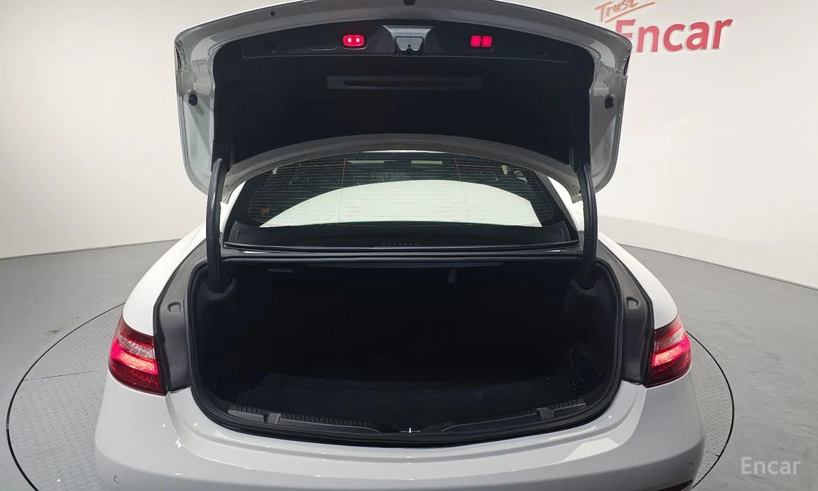 Mercedes-Benz E 400 4MATIC AMG PACK* DIGITAL * BURMESTER* 360* HEAD-UP, снимка 17 - Автомобили и джипове - 54021414