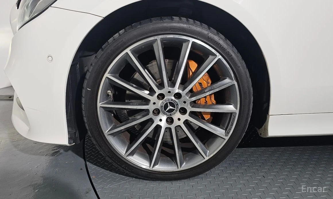 Mercedes-Benz E 400 4MATIC AMG PACK* DIGITAL * BURMESTER* 360* HEAD-UP, снимка 5 - Автомобили и джипове - 54021414