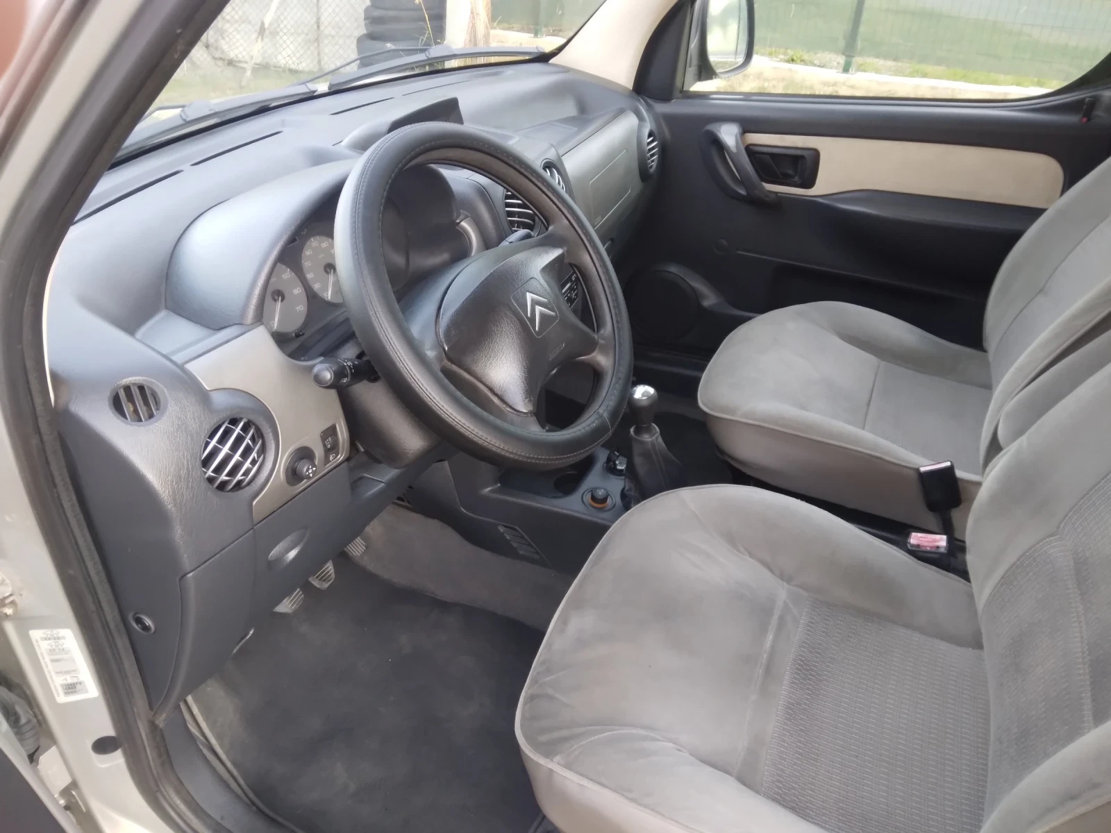 Citroen Berlingo 1.6 HDI, снимка 10 - Автомобили и джипове - 55208019