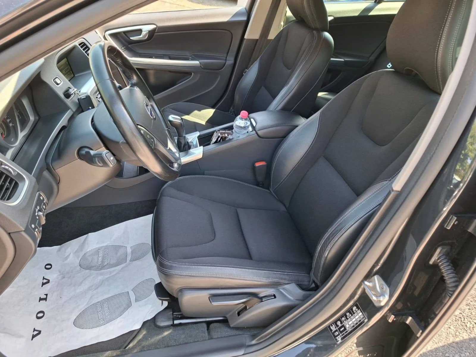Volvo V60 ОЧАКВАН ВНОС/2.0D/150КС/КАТО НОВА, снимка 10 - Автомобили и джипове - 55005427