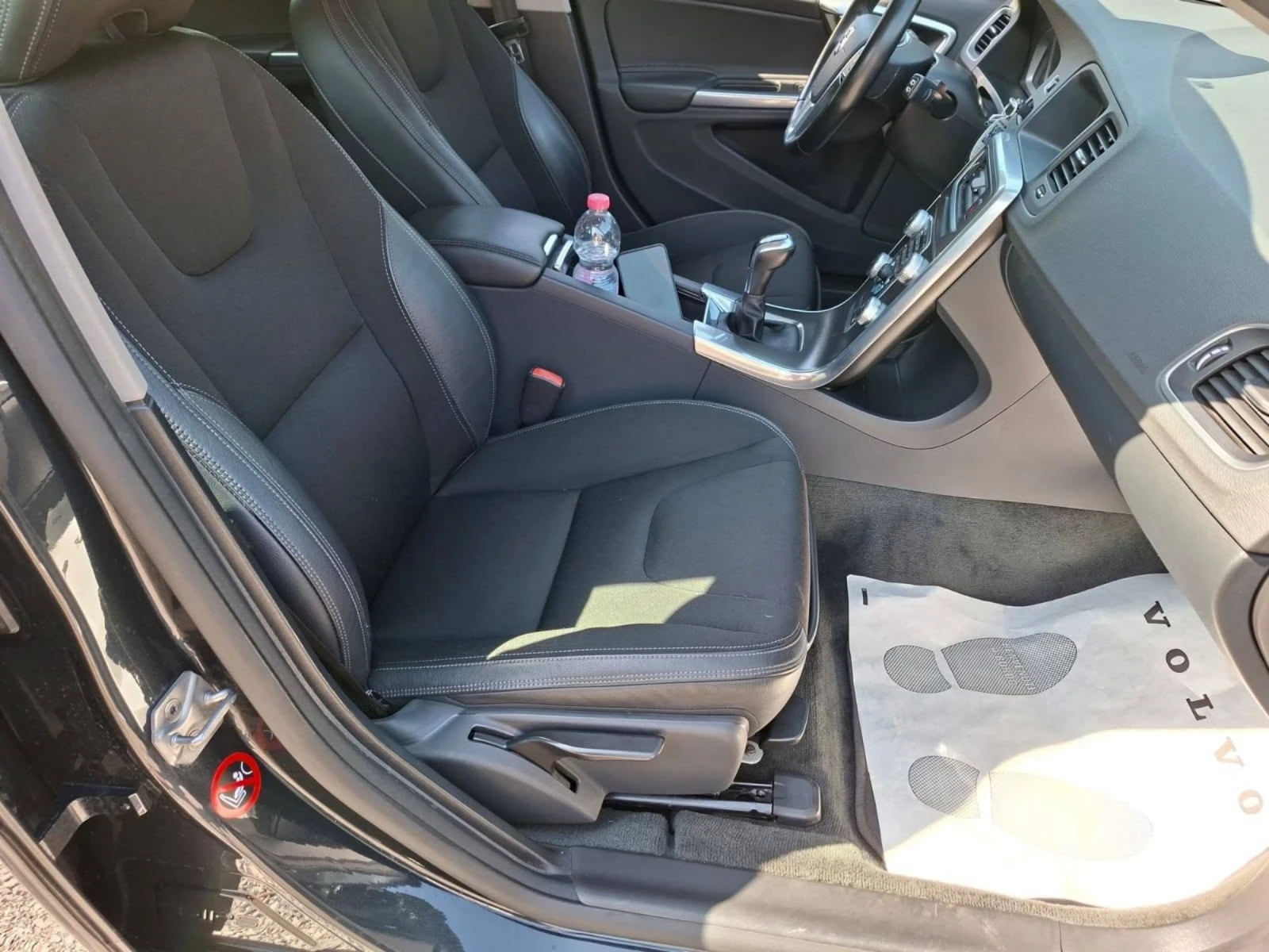 Volvo V60 ОЧАКВАН ВНОС/2.0D/150КС/КАТО НОВА, снимка 13 - Автомобили и джипове - 55005427