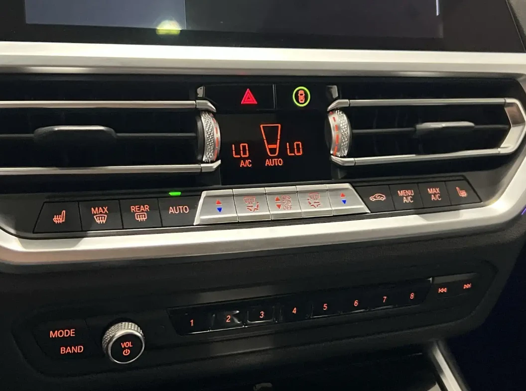 BMW 330 xDrive HUD Enhanced, снимка 10 - Автомобили и джипове - 55314205