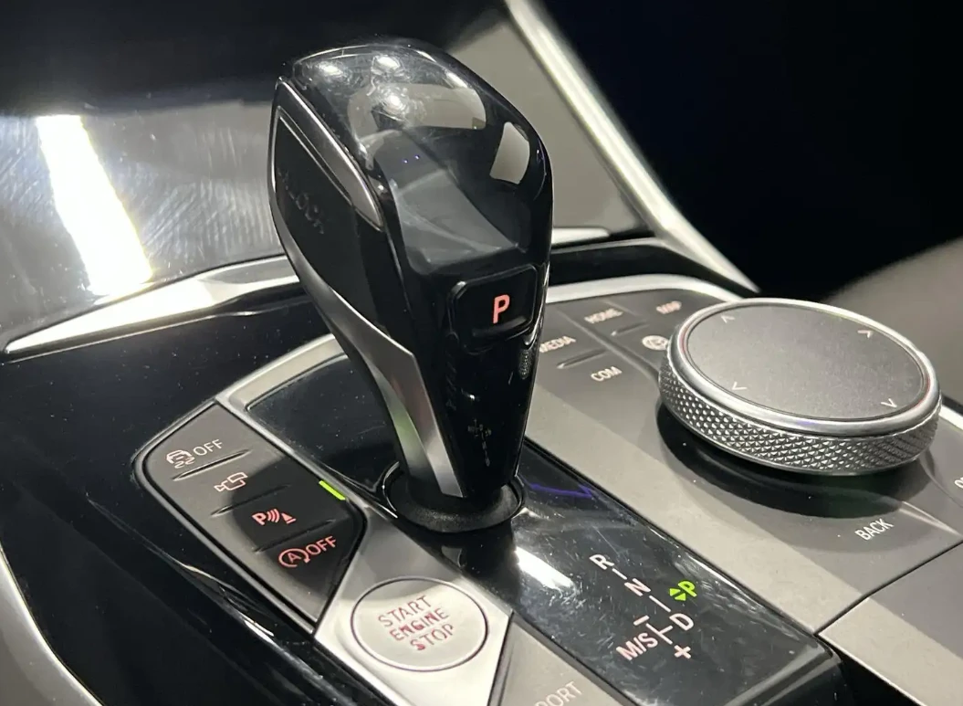 BMW 330 xDrive HUD Enhanced, снимка 11 - Автомобили и джипове - 55314205