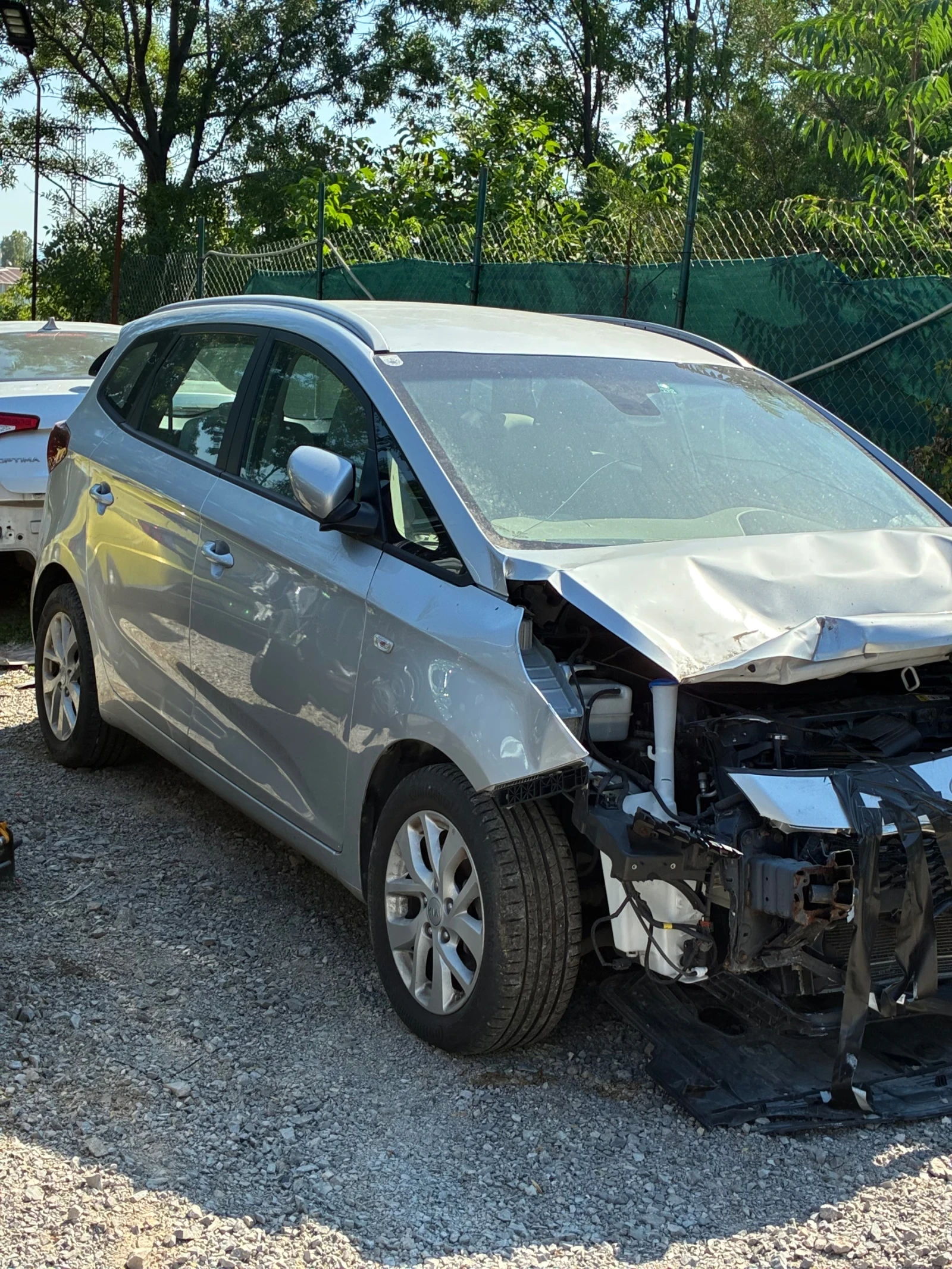 Kia Carens На части, снимка 2 - Автомобили и джипове - 55569203