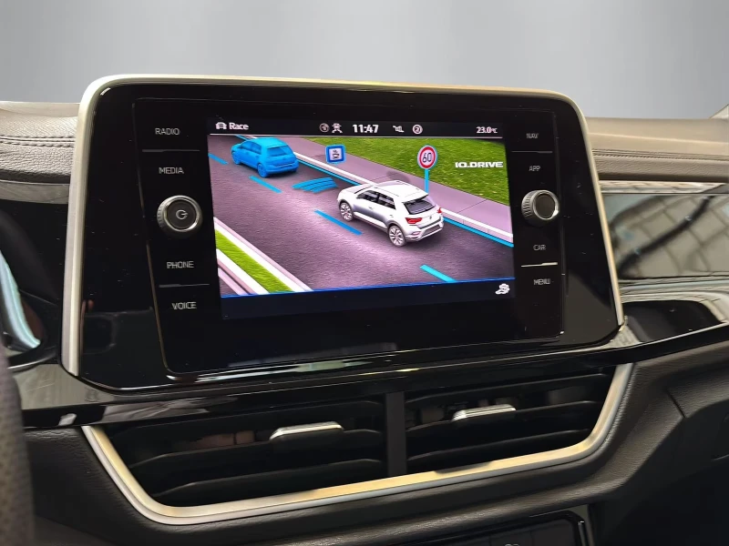 VW T-Roc R/300HP/NAVI/CAM/MATRIX/DSG/KLESS/198g, снимка 12 - Автомобили и джипове - 51483237