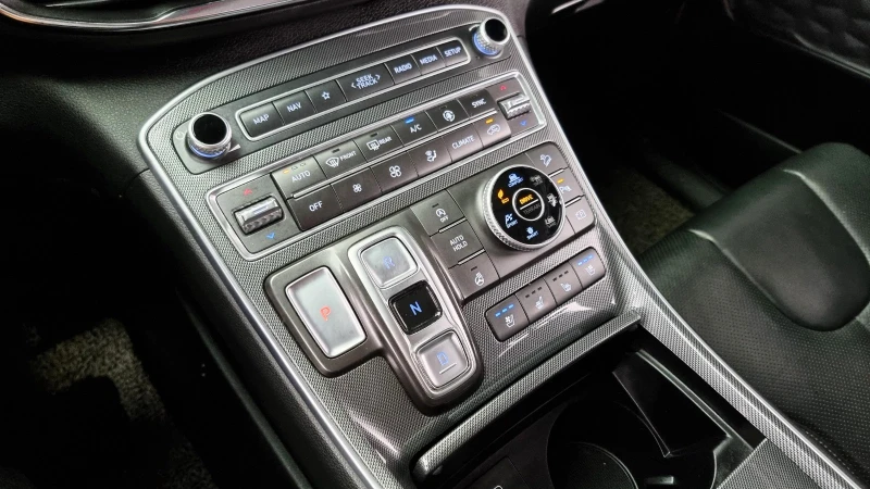 Hyundai Santa fe НАЛИЧНА/ FACELIFT//2.2 CRDi//4WD//DCT/8 СК/PREMIUM, снимка 11 - Автомобили и джипове - 51934700