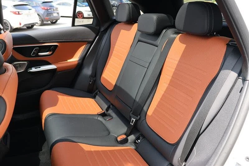 Mercedes-Benz GLC 300 4MATIC AMG LINE* DISTRONIC* BURMESTER* 360* PANO* , снимка 10 - Автомобили и джипове - 55512888