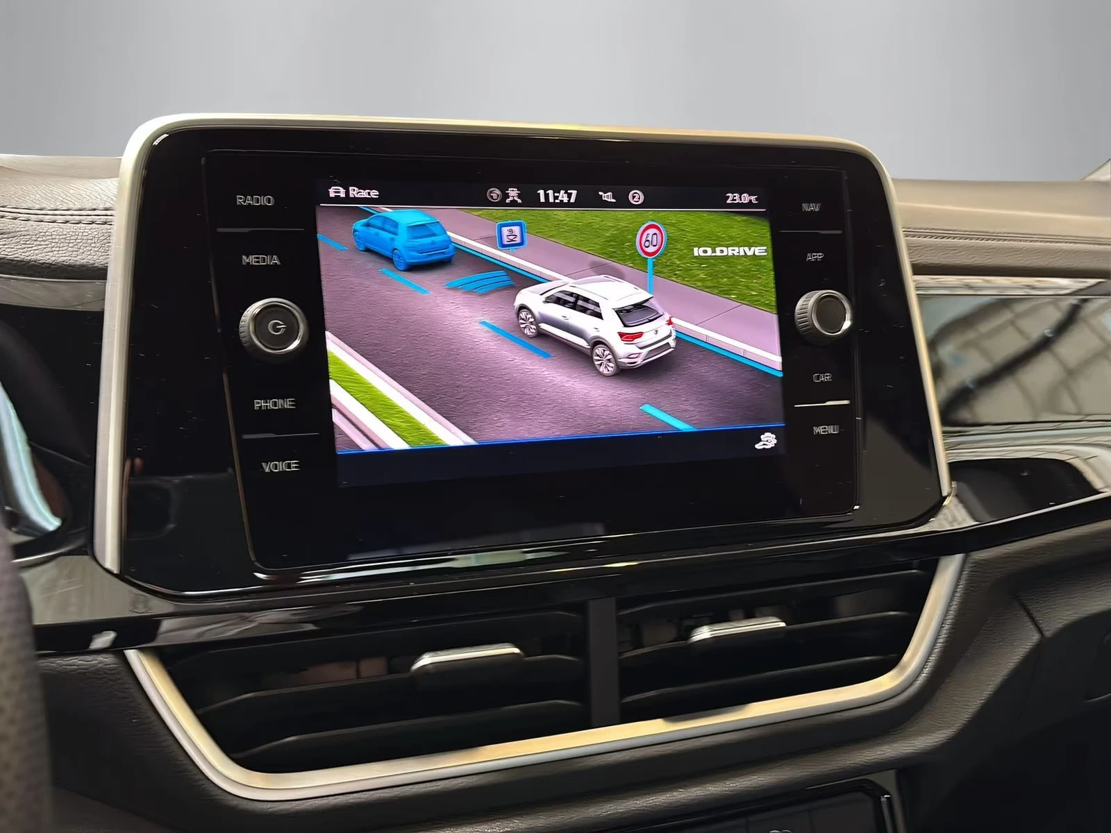 VW T-Roc R/300HP/NAVI/CAM/MATRIX/DSG/KLESS/198g | Mobile.bg   12