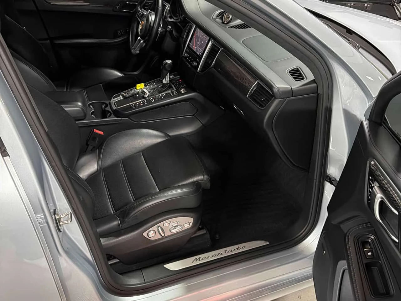 Porsche Macan * Turbo * CARFAX * ОБДУХВАНЕ * BOSE * 2 КЛЮЧА, снимка 11 - Автомобили и джипове - 53971395