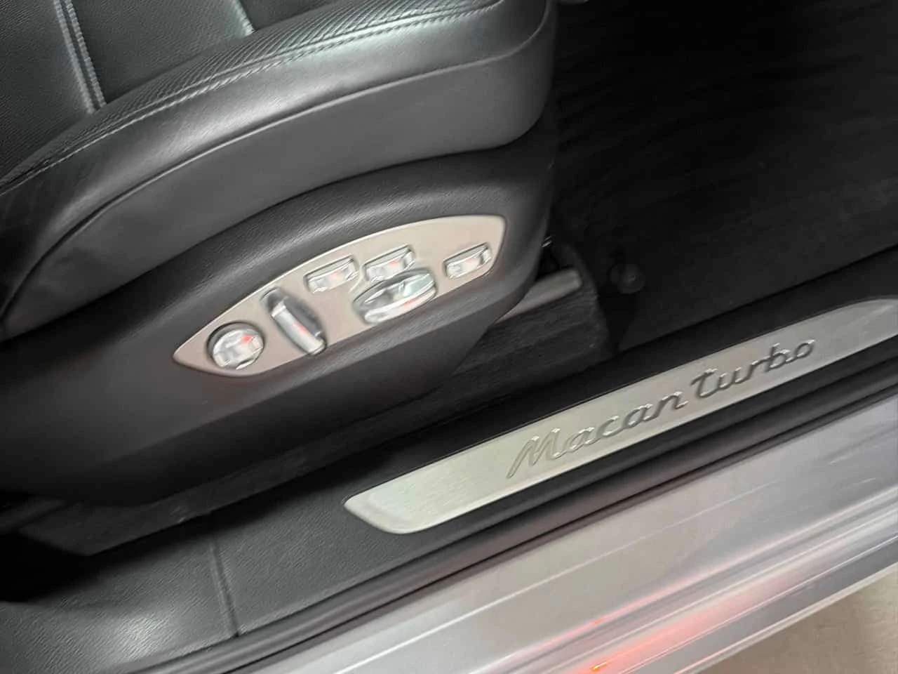 Porsche Macan * Turbo * CARFAX * ОБДУХВАНЕ * BOSE * 2 КЛЮЧА, снимка 12 - Автомобили и джипове - 53971395