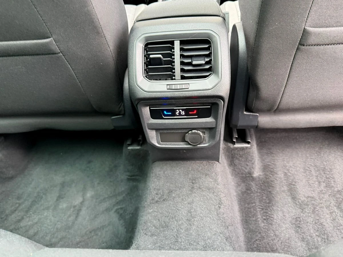 VW Tiguan 2.0_TDI_DSG Панорамен_таван Автоматик, снимка 13 - Автомобили и джипове - 54067290