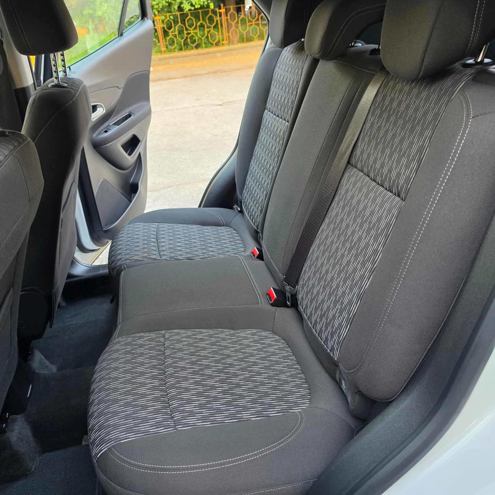 Opel Mokka 1.6i, снимка 6 - Автомобили и джипове - 55105556