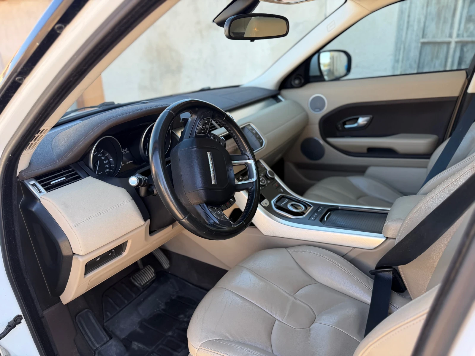 Land Rover Range Rover Evoque, снимка 12 - Автомобили и джипове - 56438224