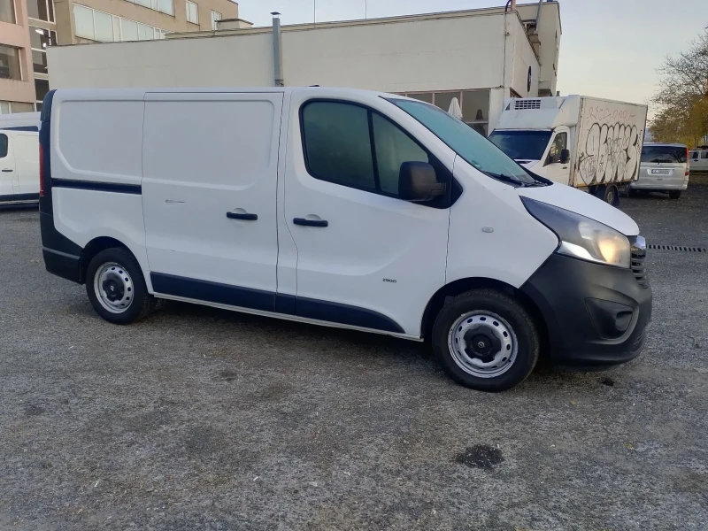 Opel Vivaro, снимка 4 - Бусове и автобуси - 47815335