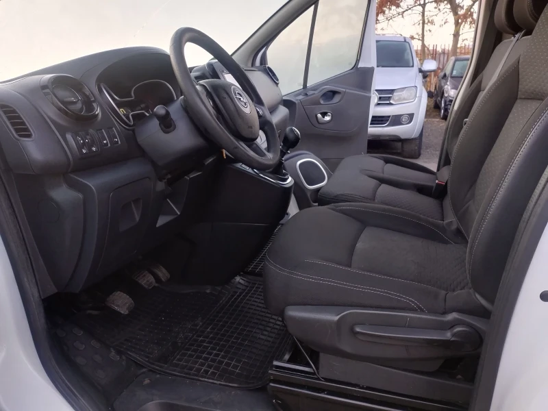 Opel Vivaro, снимка 10 - Бусове и автобуси - 47815335