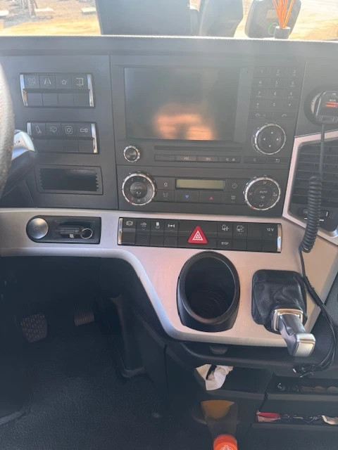 Mercedes-Benz Actros, снимка 11 - Камиони - 53709411