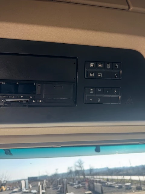 Mercedes-Benz Actros, снимка 12 - Камиони - 53709411