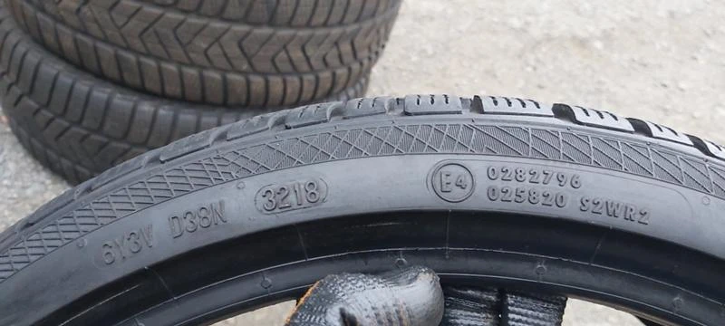 Гуми Зимни 225/35R18, снимка 13 - Гуми и джанти - 30921070