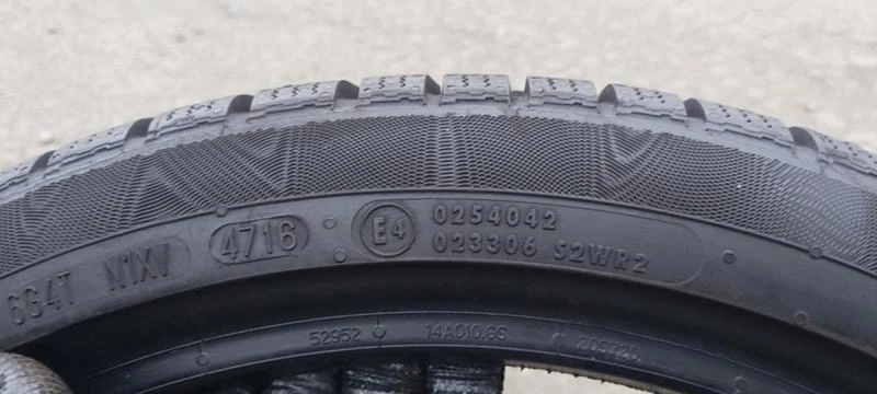 Гуми Зимни 225/35R18, снимка 8 - Гуми и джанти - 30921070