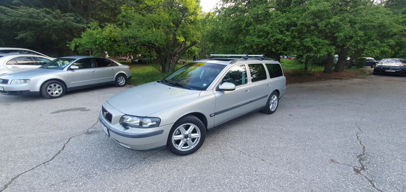 Volvo V70 2.3 T5, снимка 1 - Автомобили и джипове - 46349760