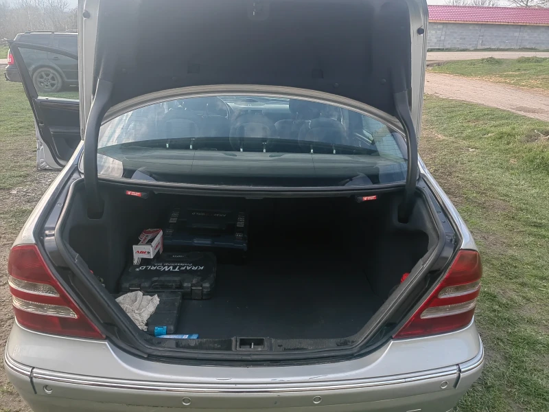 Mercedes-Benz C 220, снимка 5 - Автомобили и джипове - 52857540