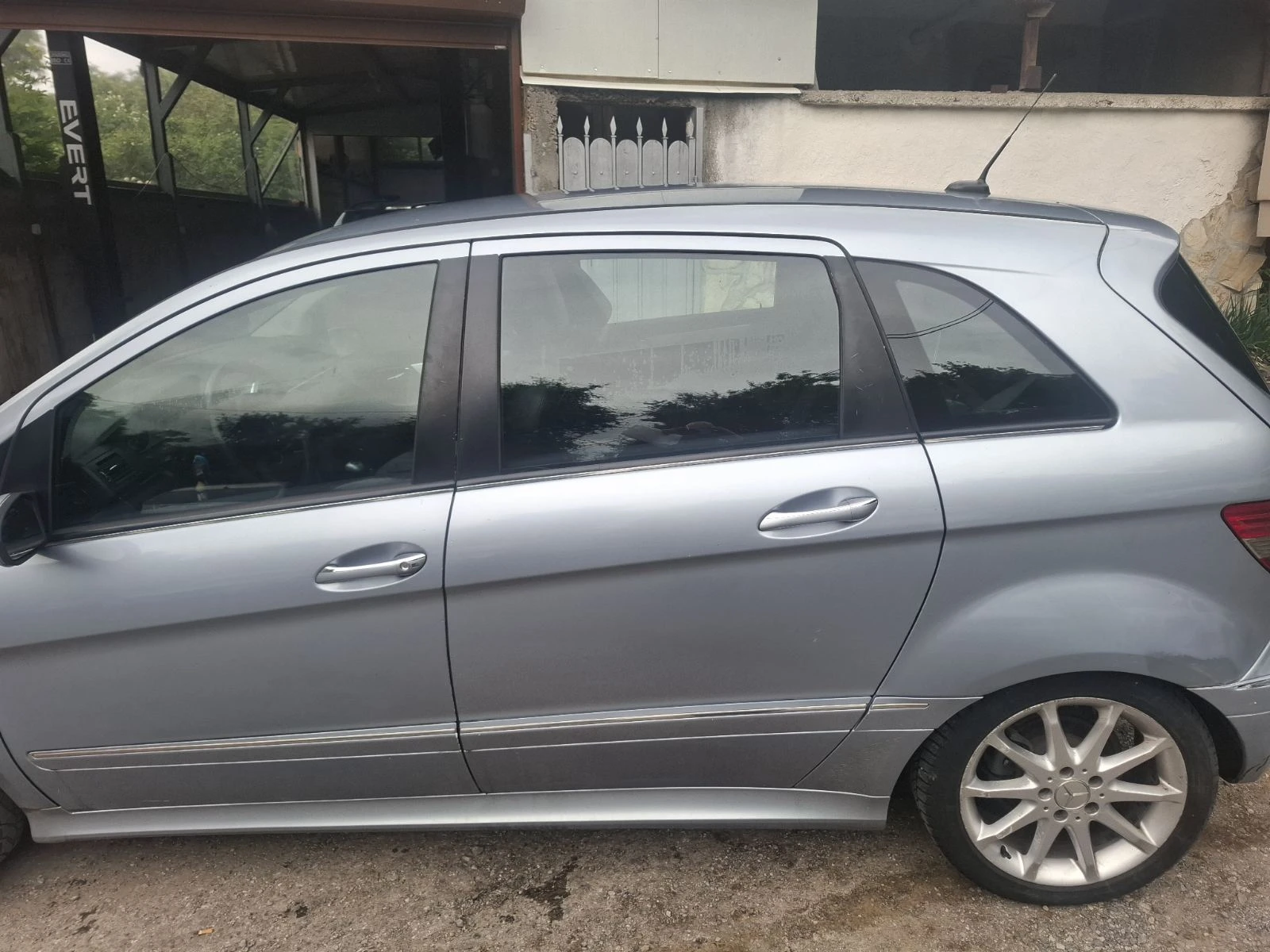 Mercedes-Benz B 180  - изображение 10