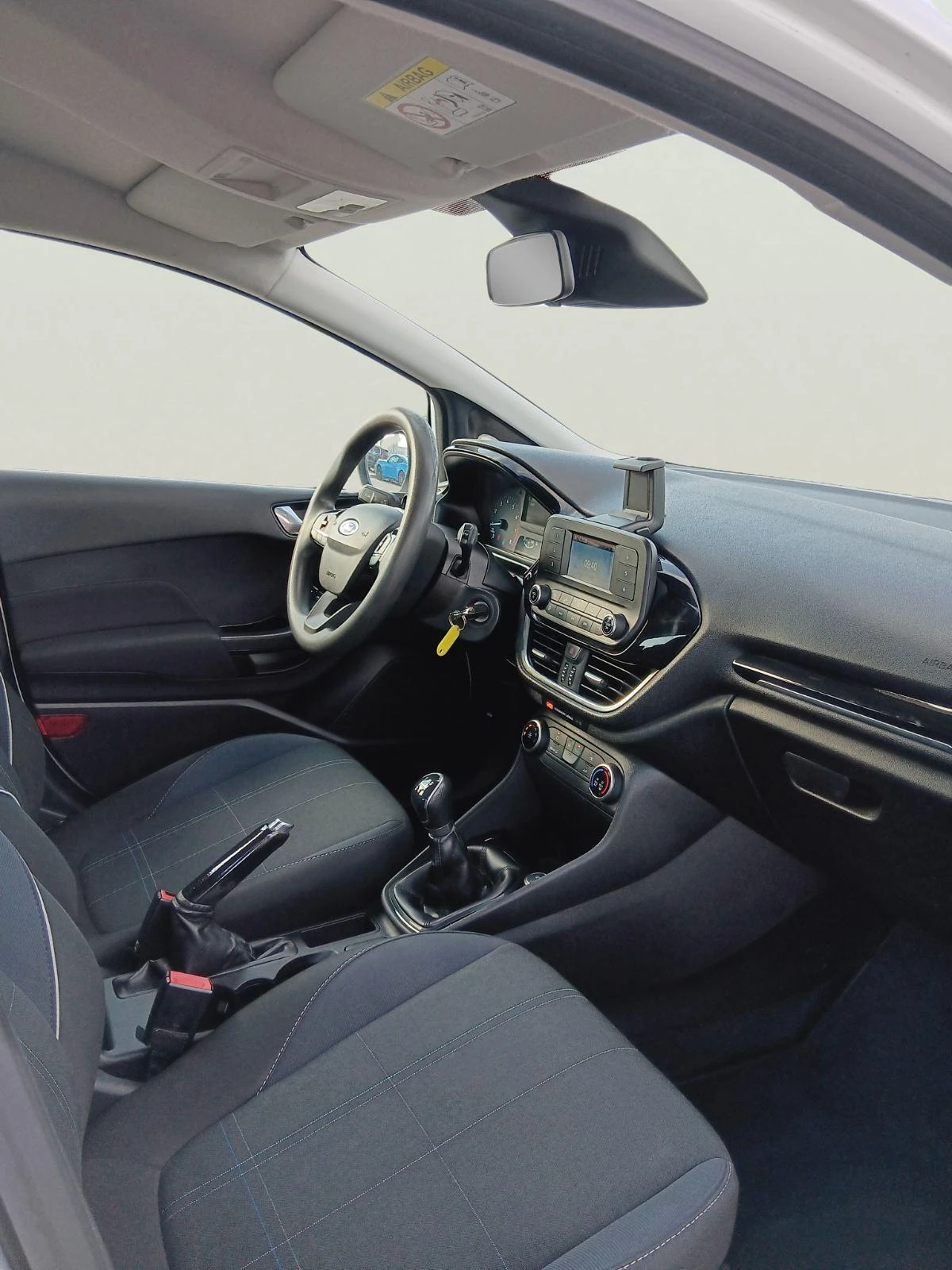 Ford Fiesta 1.1, снимка 11 - Автомобили и джипове - 56319099