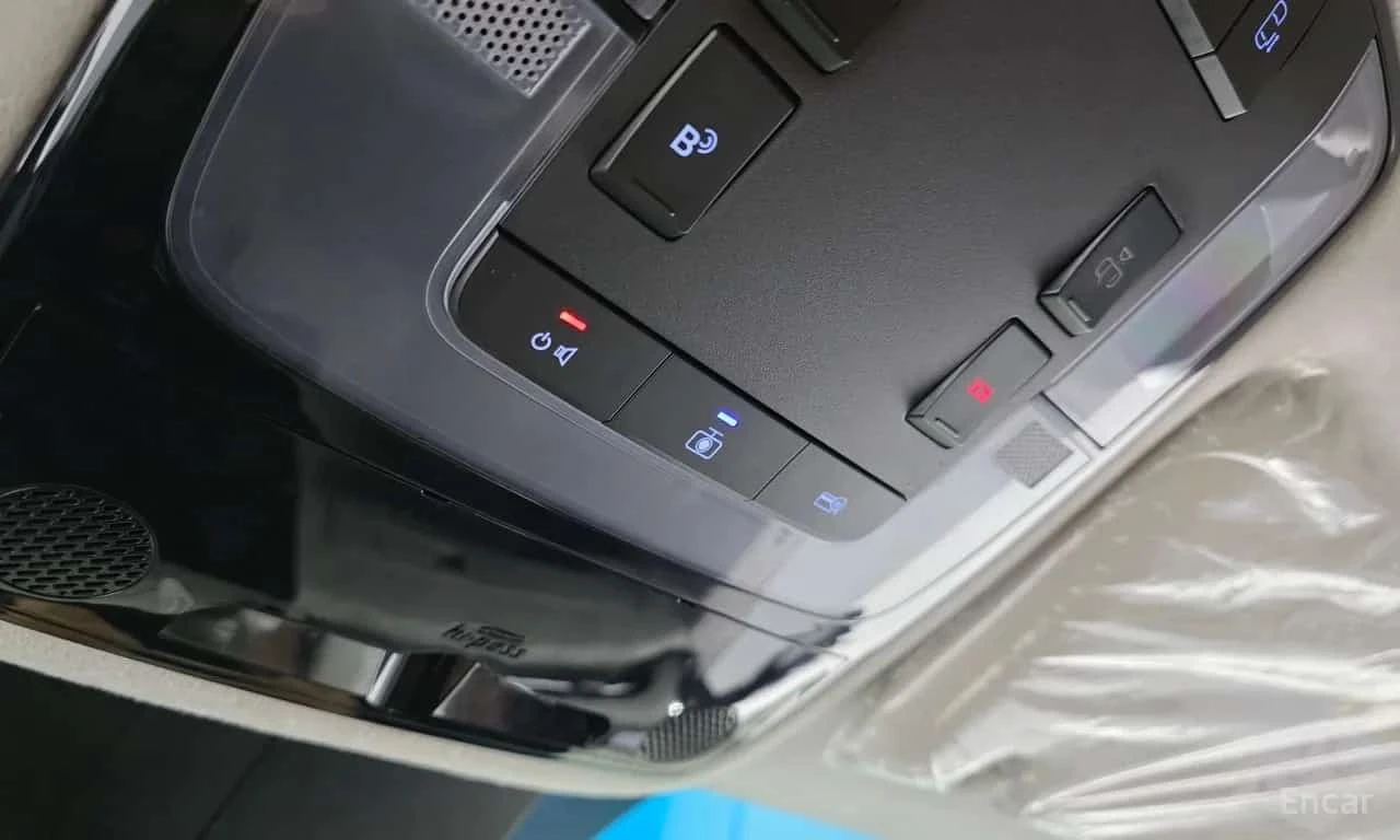 Hyundai Staria * 4WD Lounge 7 Seater * , снимка 16 - Автомобили и джипове - 56352013
