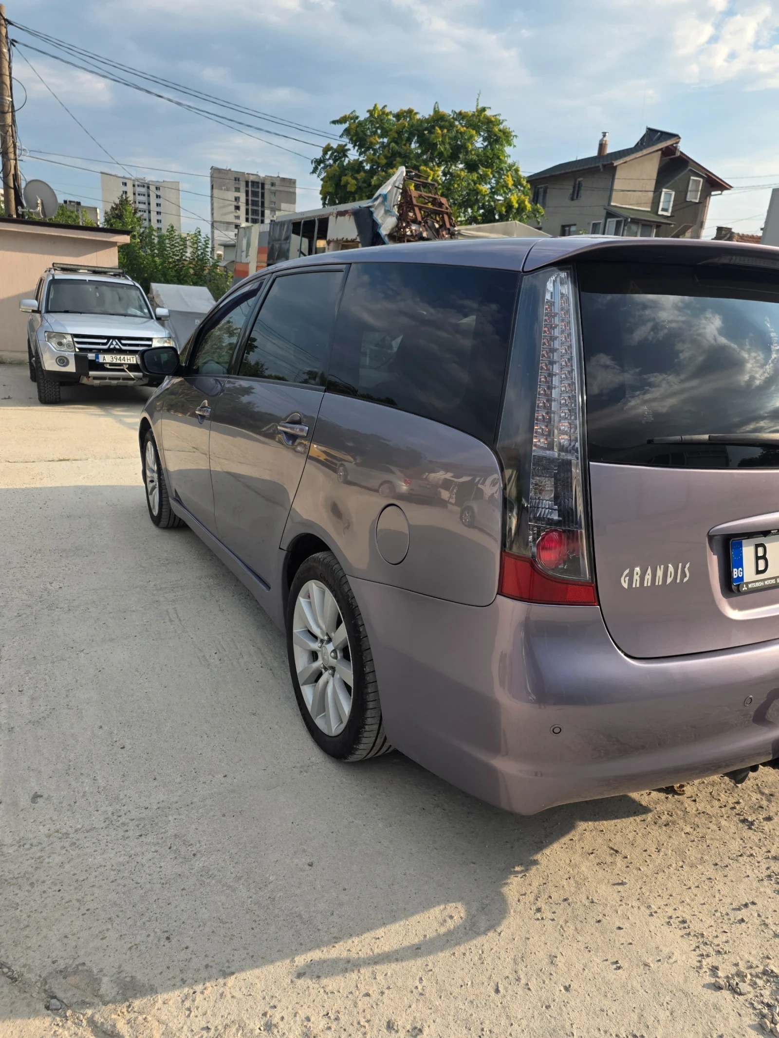 Mitsubishi Grandis, снимка 3 - Автомобили и джипове - 56563359