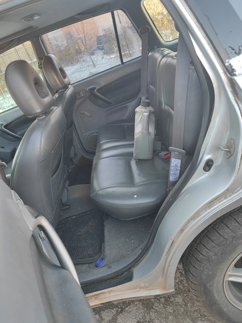 Toyota Rav4, снимка 4 - Автомобили и джипове - 48079331