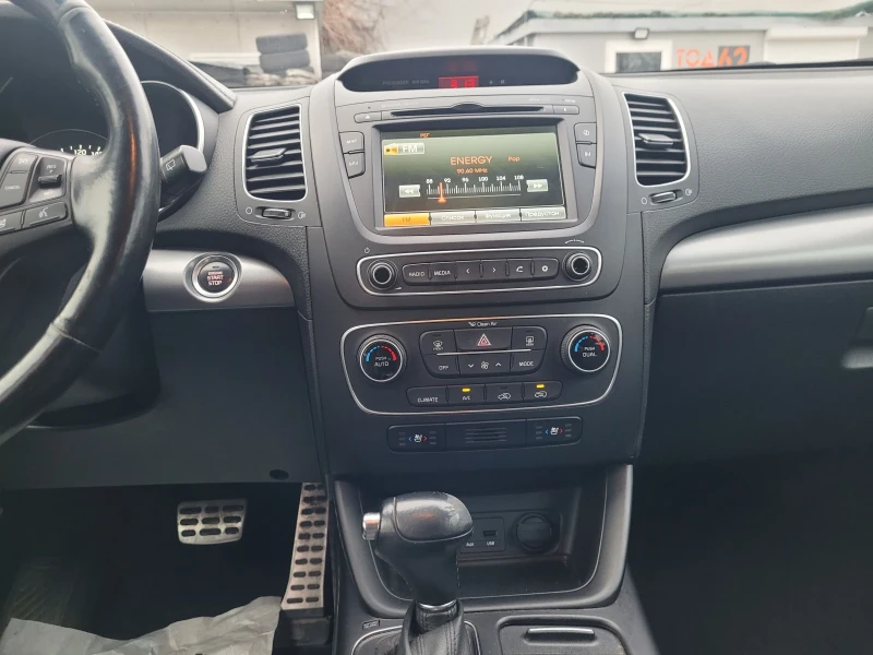 Kia Sorento 2.2 CRDI 4X4 automatic , снимка 11 - Автомобили и джипове - 48486891