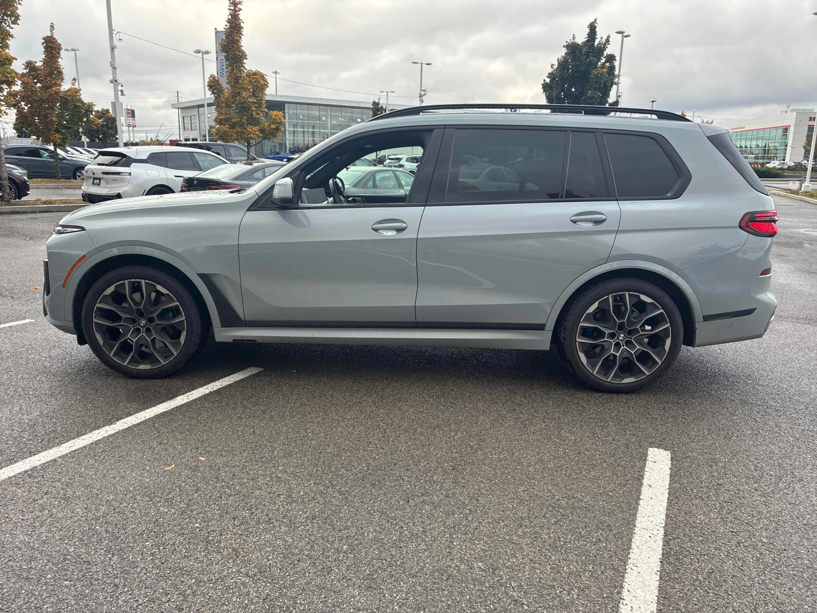 BMW X7 40i M Sport Shadow Line - изображение 3