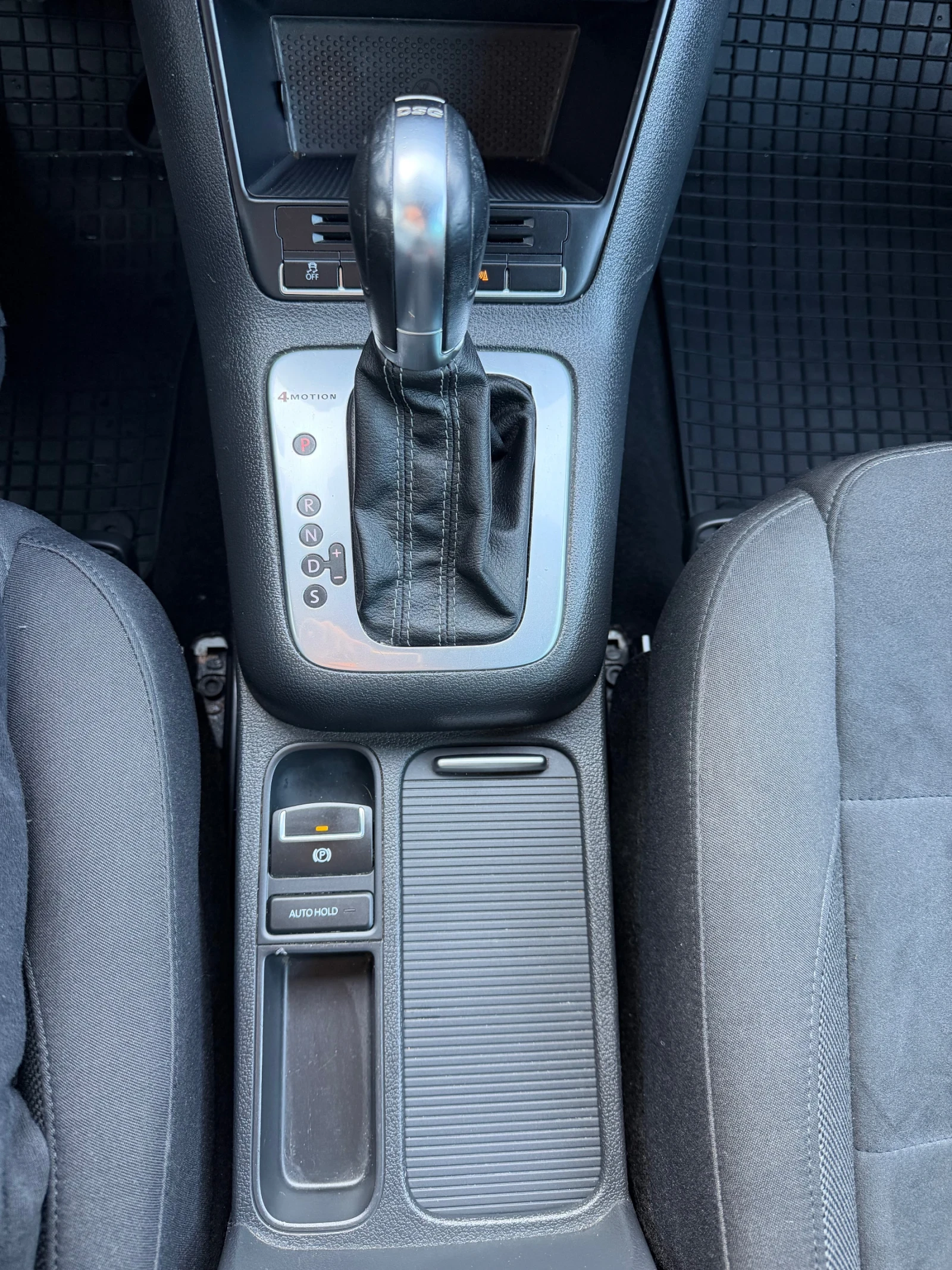 VW Tiguan 2.0 TDI 177 4x4, снимка 10 - Автомобили и джипове - 55750849