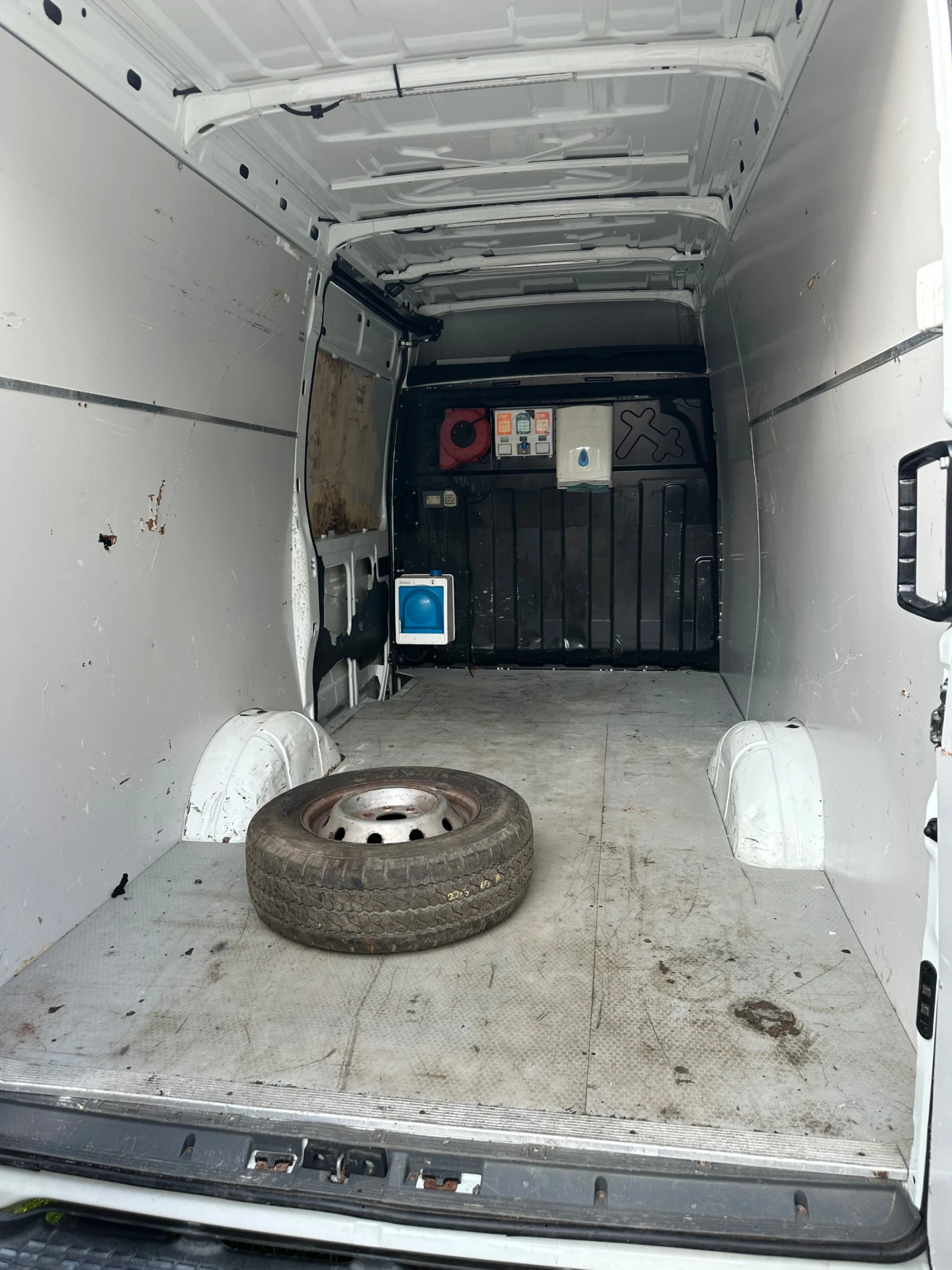 Iveco 35c13 2300 - изображение 9