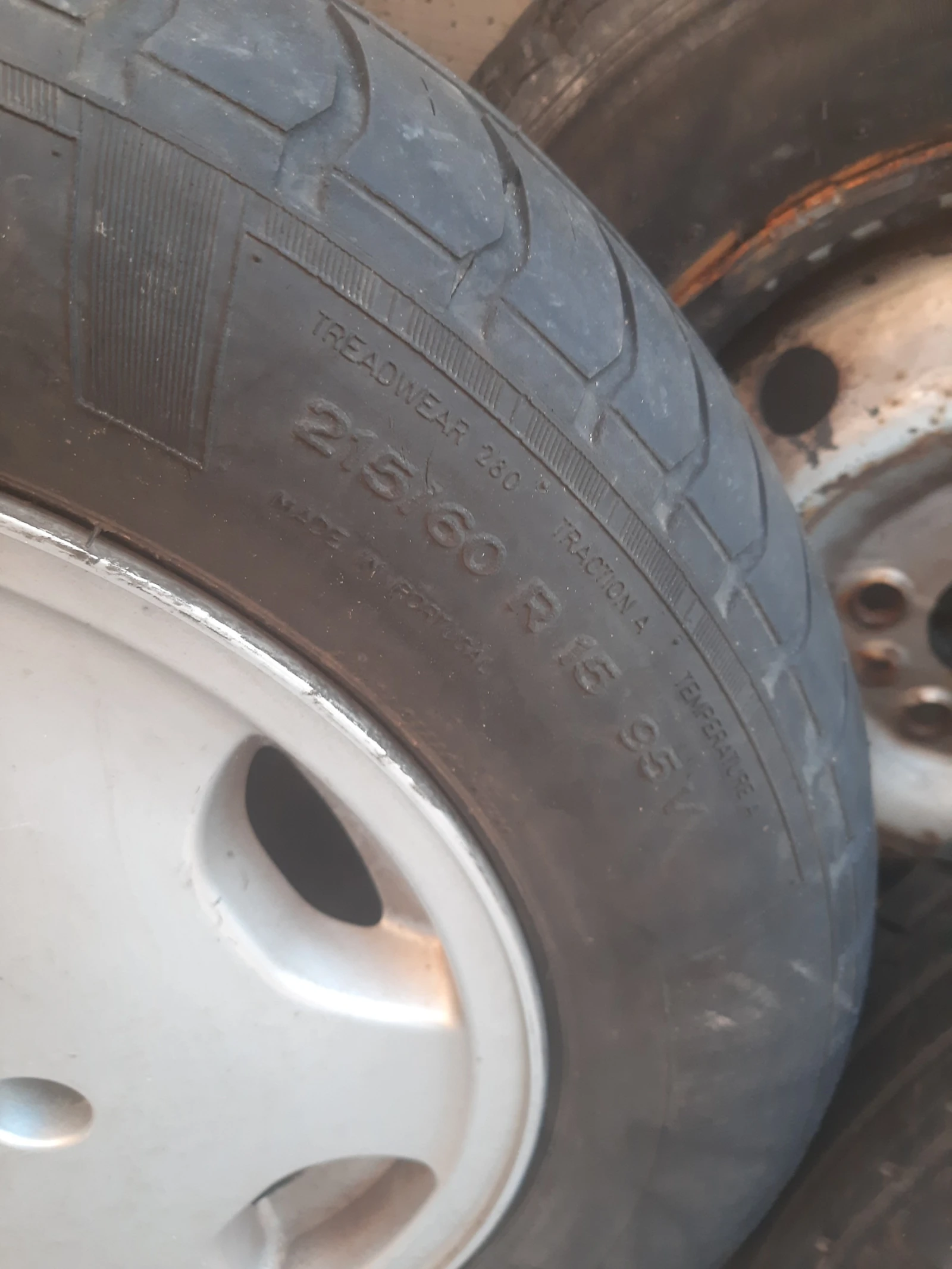 ���� � ������ 215/60R15 | Mobile.bg � ����������� 4