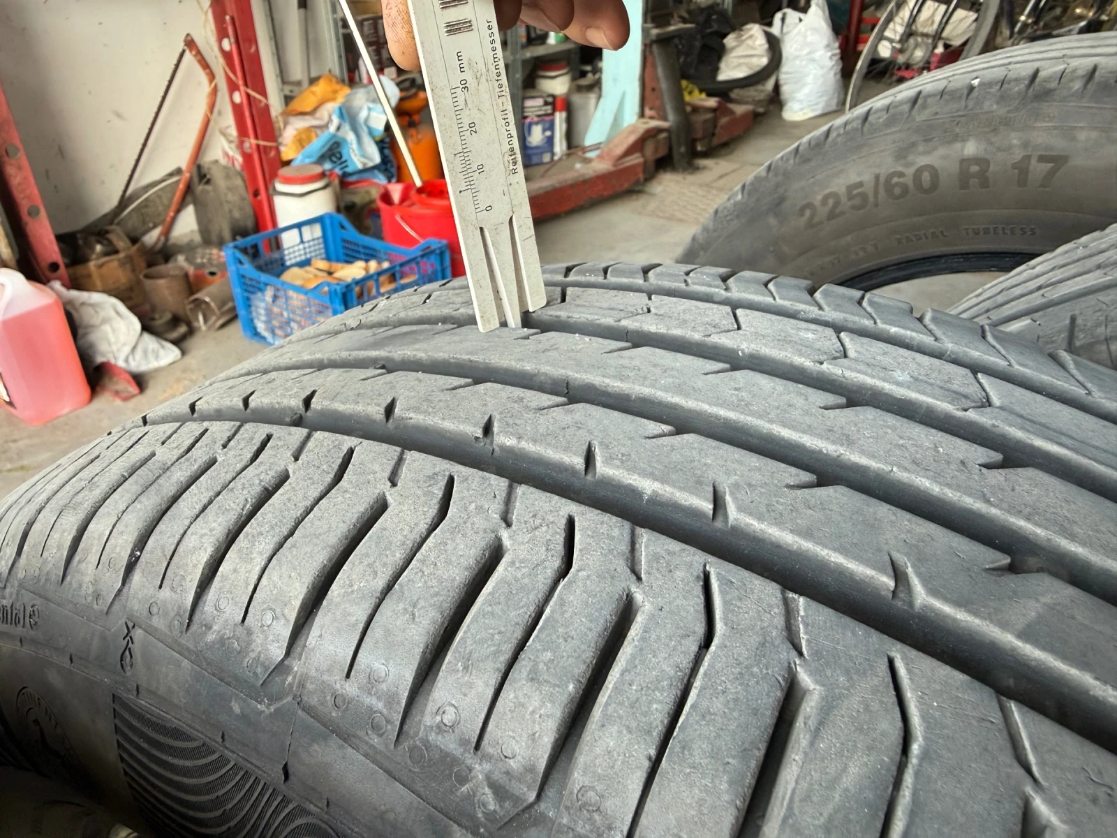 Гуми Летни 225/60R17, снимка 2 - Гуми и джанти - 56276110