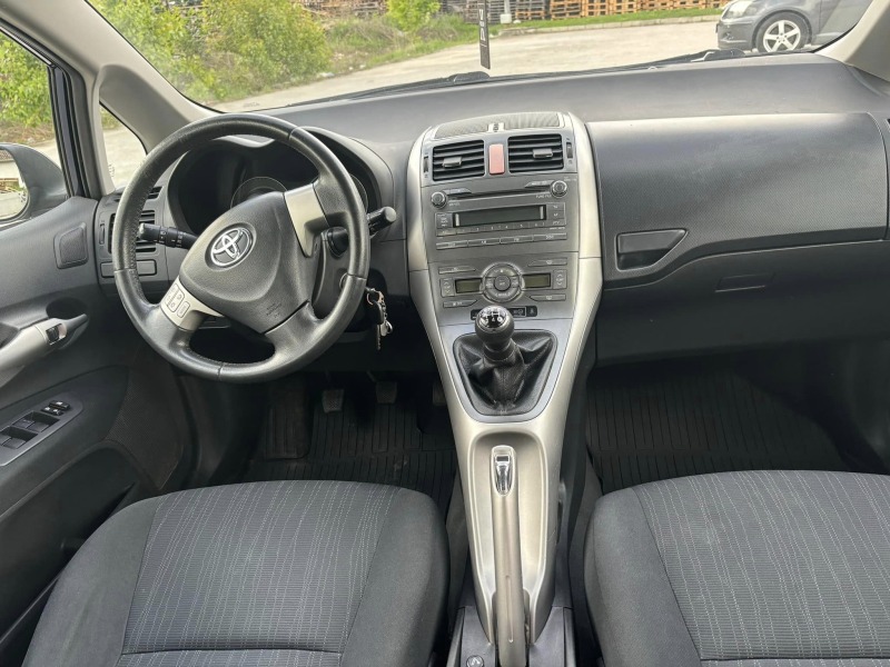Toyota Auris 1.4 дизел, снимка 7 - Автомобили и джипове - 45892688