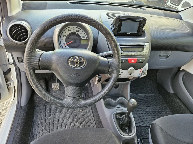 Toyota Aygo Euro5b Navi, снимка 12 - Автомобили и джипове - 47452127