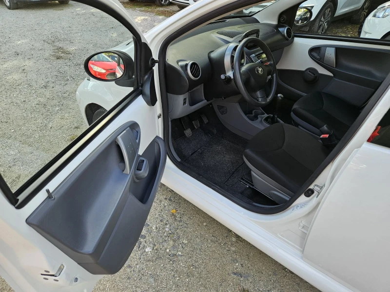 Toyota Aygo Euro5b Navi, снимка 10 - Автомобили и джипове - 47452127